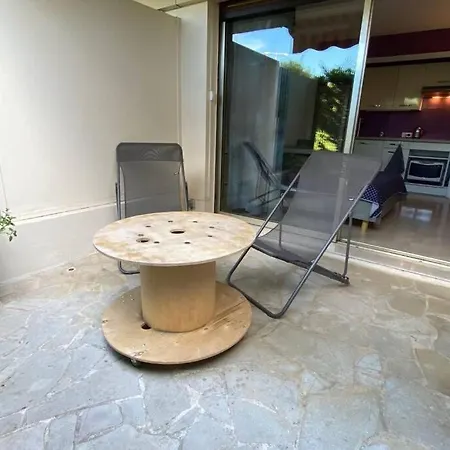 Location Studio Rdj Calme Piscines Et Acces Plages A Pieds Antibes